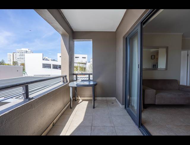 1 BEDROOM APARTMENT TO LET IN CLAREMONT